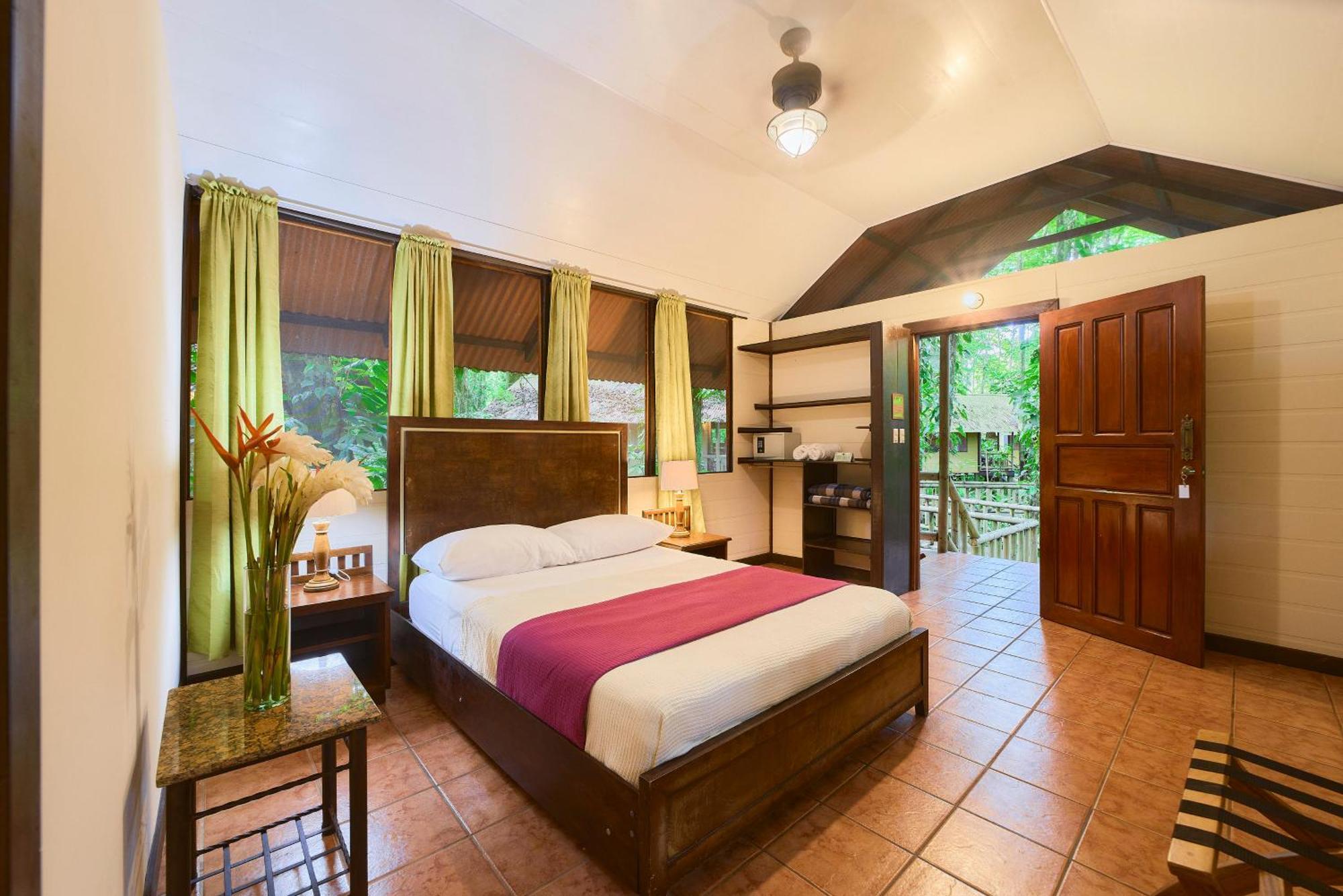 טורטוגוארו Evergreen Lodge מראה חיצוני תמונה