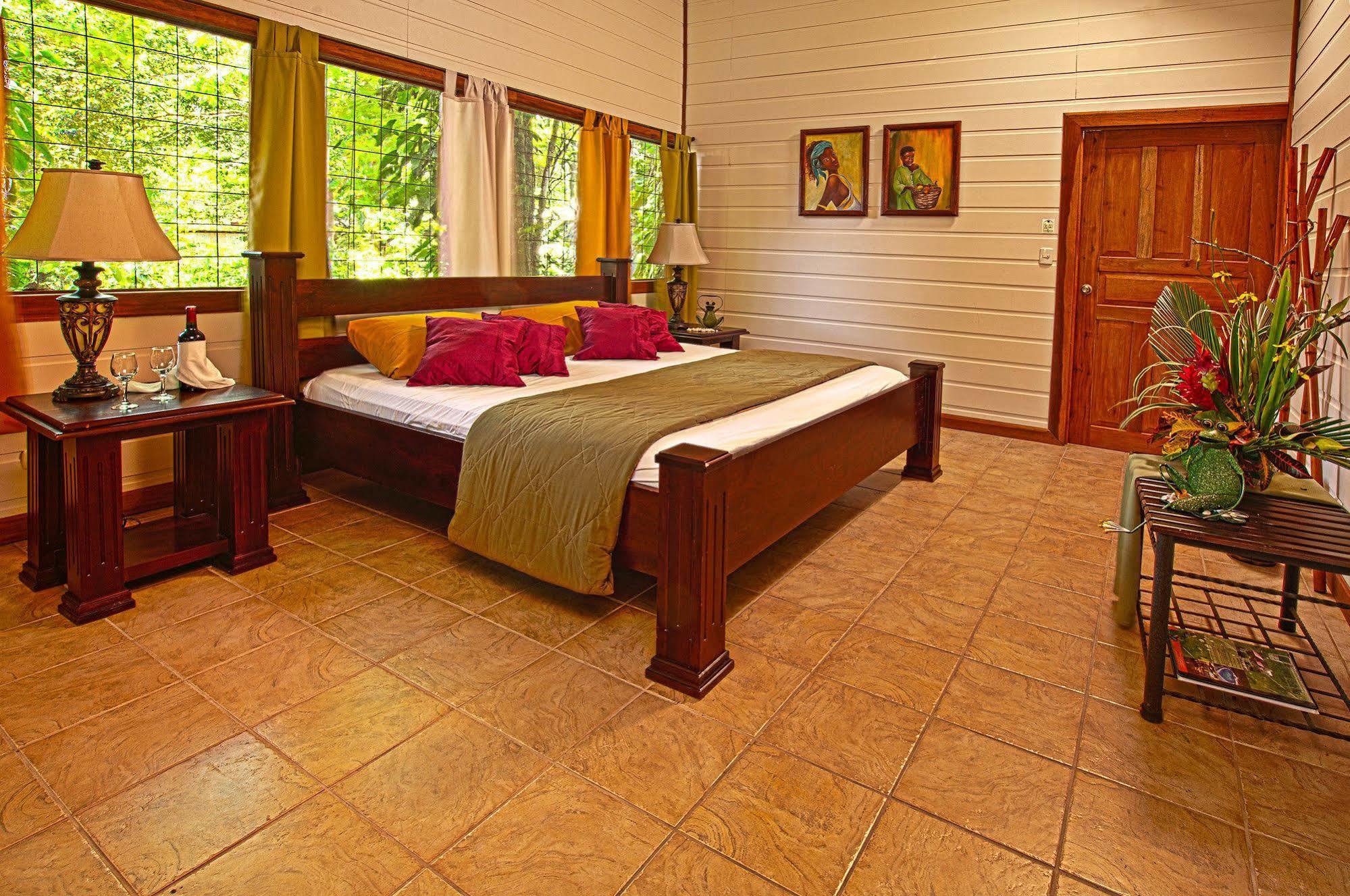 טורטוגוארו Evergreen Lodge מראה חיצוני תמונה